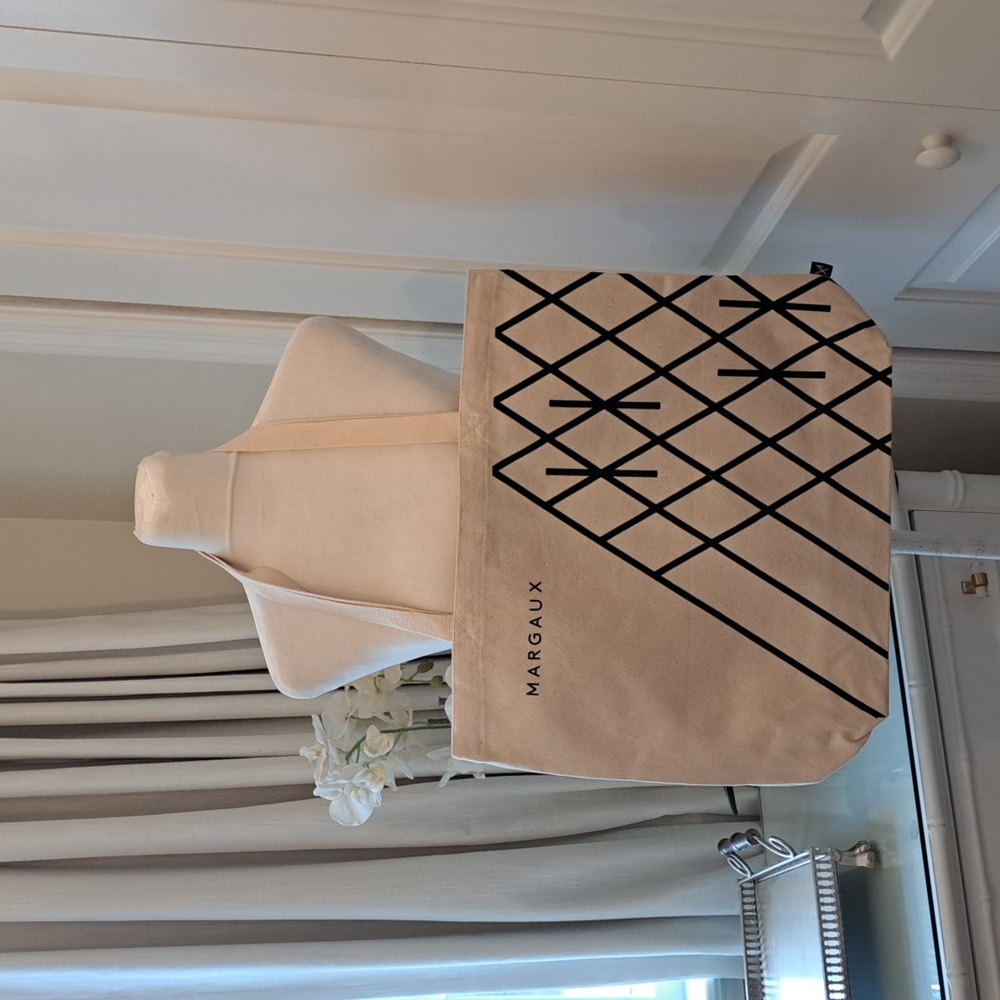 NWOT Margaux New York Natural Canvas Twill Tote Bag Navy Print 17"x4.5"x12.5"
